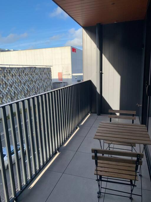 2 Bedrooms Apprtmt Plus Underground Parking In Cbd クライストチャーチ エクステリア 写真