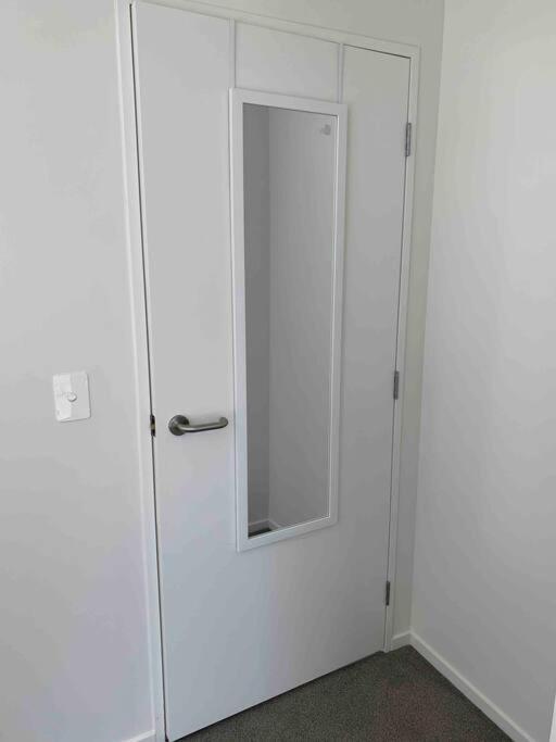 2 Bedrooms Apprtmt Plus Underground Parking In Cbd クライストチャーチ エクステリア 写真