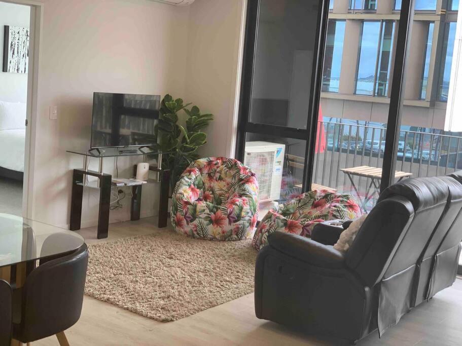 2 Bedrooms Apprtmt Plus Underground Parking In Cbd クライストチャーチ エクステリア 写真