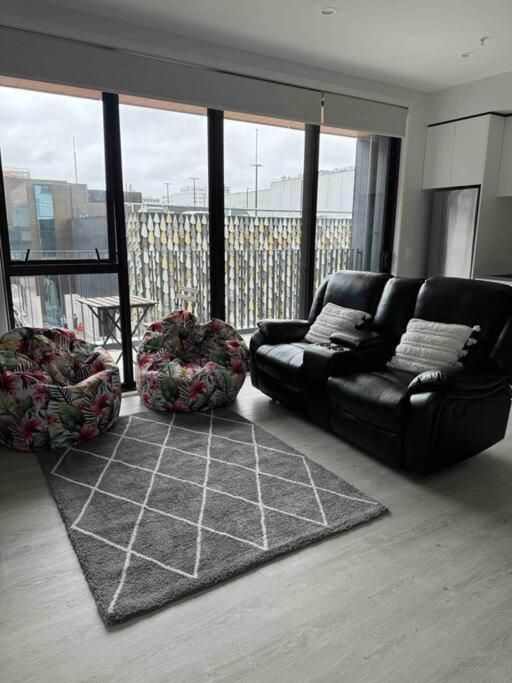 2 Bedrooms Apprtmt Plus Underground Parking In Cbd クライストチャーチ エクステリア 写真