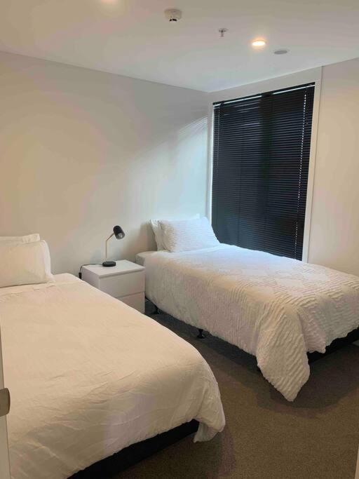 2 Bedrooms Apprtmt Plus Underground Parking In Cbd クライストチャーチ エクステリア 写真