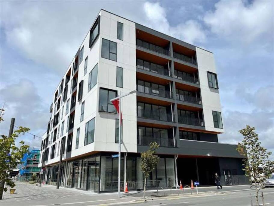 2 Bedrooms Apprtmt Plus Underground Parking In Cbd クライストチャーチ エクステリア 写真