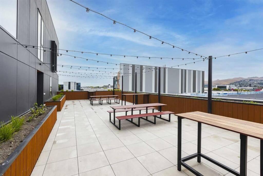 2 Bedrooms Apprtmt Plus Underground Parking In Cbd クライストチャーチ エクステリア 写真