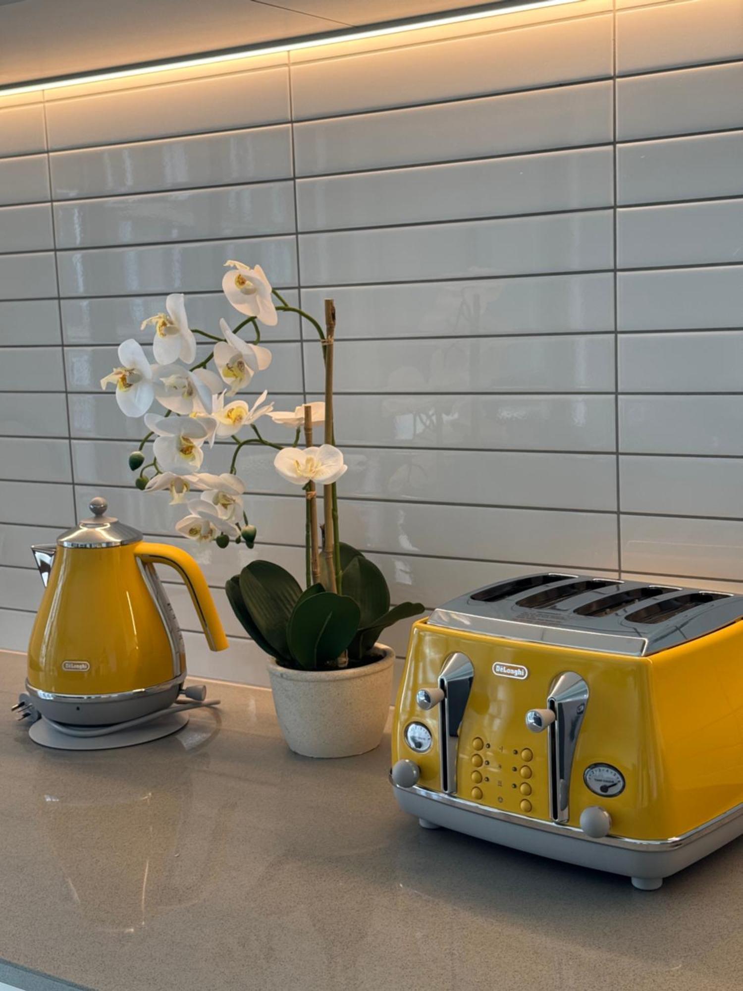 2 Bedrooms Apprtmt Plus Underground Parking In Cbd クライストチャーチ エクステリア 写真