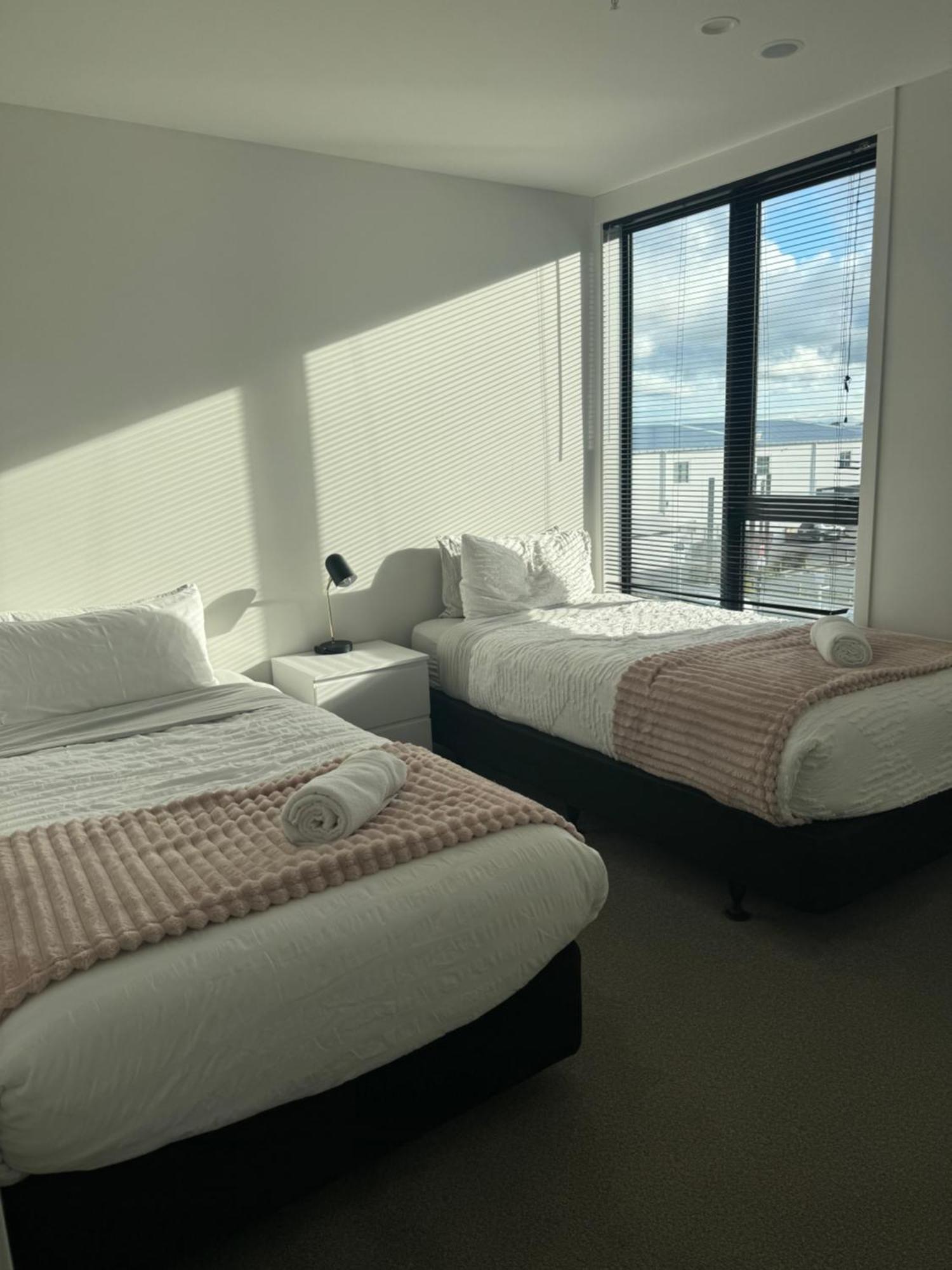 2 Bedrooms Apprtmt Plus Underground Parking In Cbd クライストチャーチ エクステリア 写真